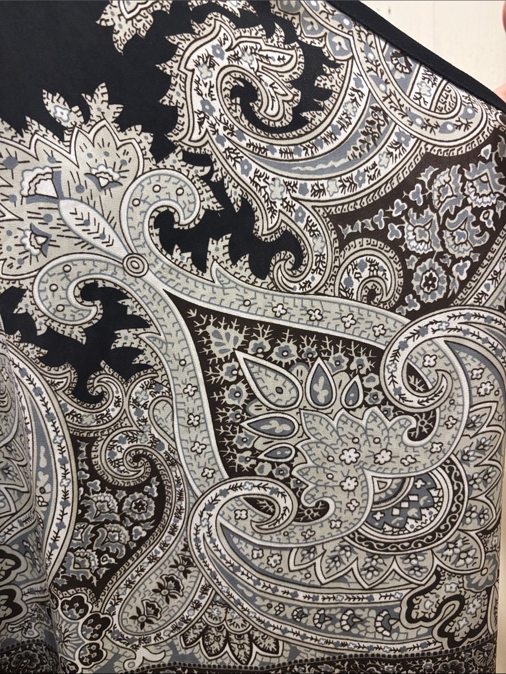 Paradise Black Gray White Paisley Halter Printed Maxi Dress Size S NWOT - Picture 4 of 9